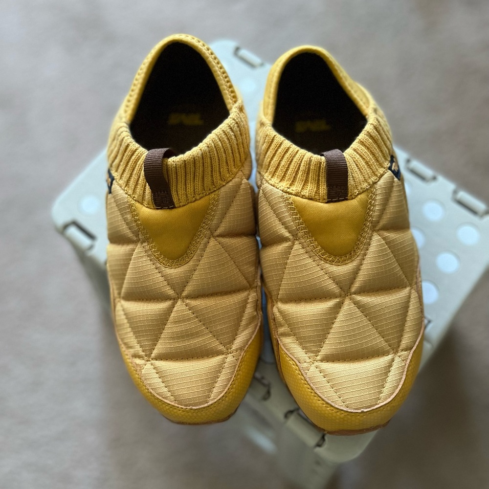 ReEMBER Slip-on Shoes